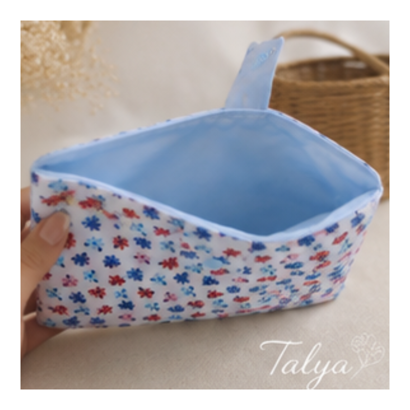 etui-a-livre-fleurs-bleues-tissu-fait-main-talya.jpg