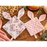 bavoir-bebe-fleuri-rose-pastel-cadeau-naissance.jpg